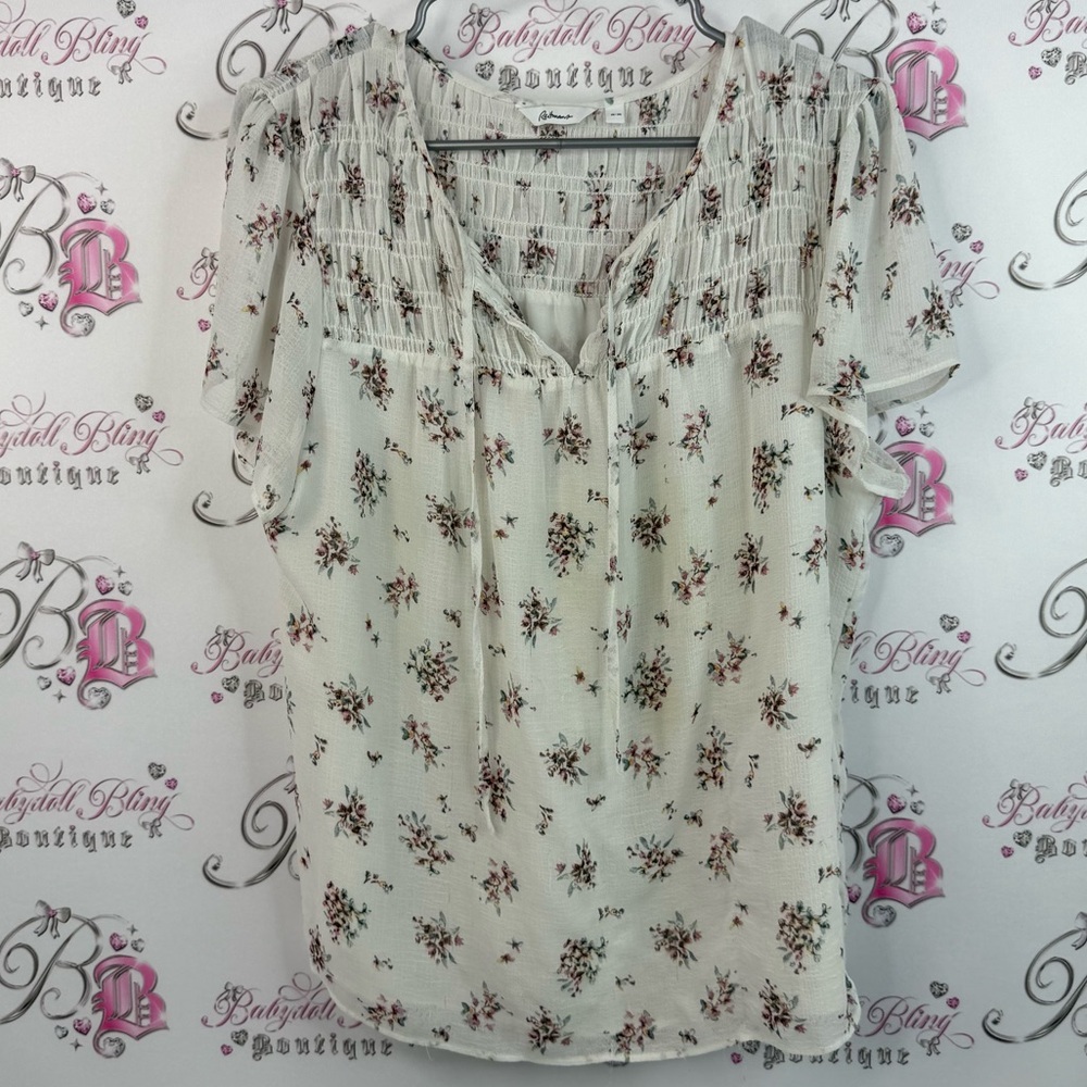 Reitmans T-shirt flowers smocked white pink green Floral Print Women's Top